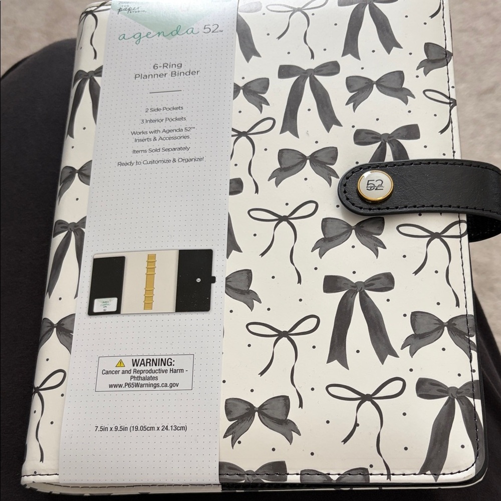 agenda52 6-Ring Planner Binder with Gray Bow Print